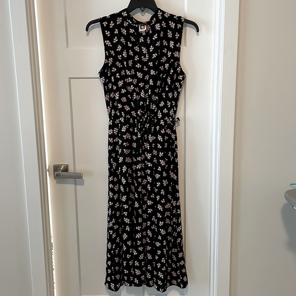 Anne Klein Dresses & Skirts - Anne Klein Women’s Maxi Dress - 0X Black w/ Pink Leaf Design V-neck Sleeveless